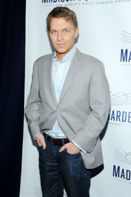 Ronan Farrow debuta en televisión