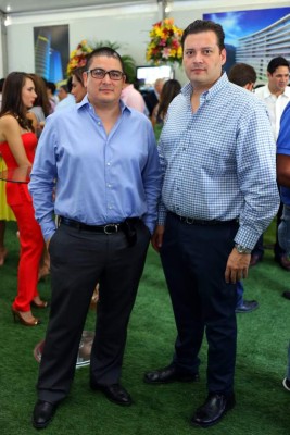 Histórico brindis por el proyecto Panorama