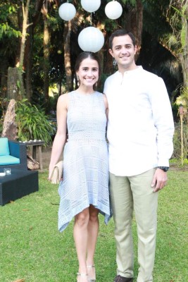 Andrea Handal y Roberto Álvarez firman acta de boda civil