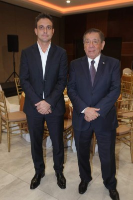 El empresario Napoleón Larach fue honrado