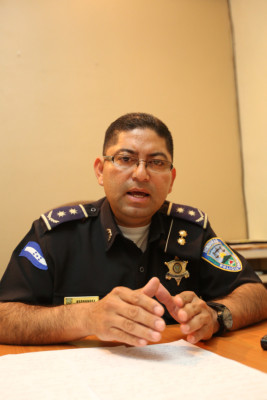 Suspenden a siete policías por crimen