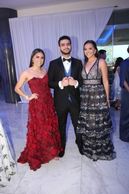 Espectacular fiesta de gala de la Escuela Internacional Sampedrana