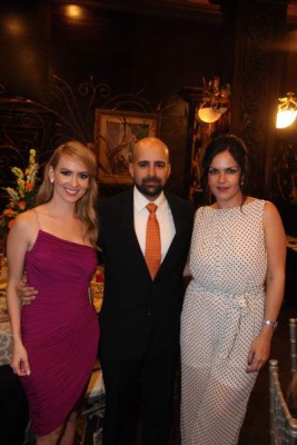 Ana Reynaud, Roberto Calderón e Isabel López