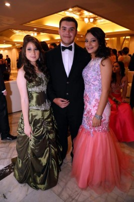 Majestuosa recepción por los graduados de la Elvel School