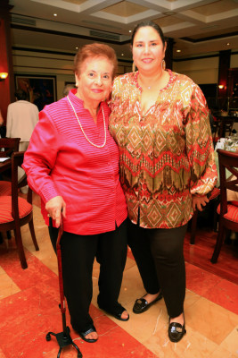 Araceli Downing es agasajada por su cumpleaños