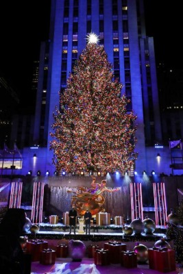 ¡Hermoso! Nueva York inaugura la época navideña con el encendido del árbol de Rockefeller