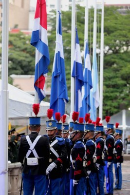 Rinden honor a la Bandera en inicio de fiestas patrias