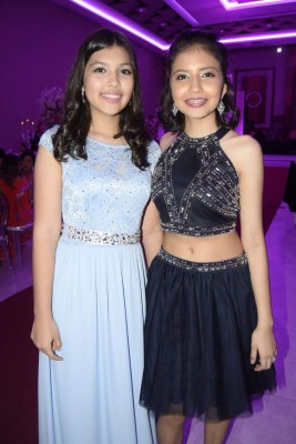 Noche elegante para Melanie Alejandra Turcios