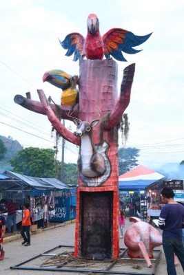 Trinidad ardió de entusiasmo con sus chimeneas