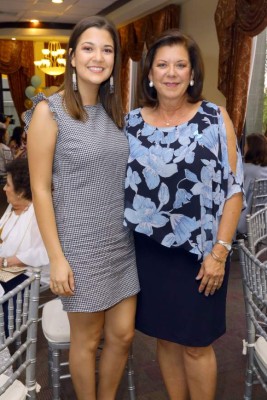 Fiesta maternal para Andrea Handal de Álvarez