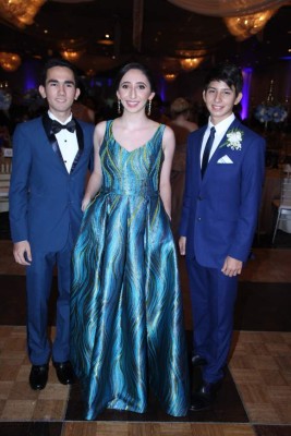 Graduación de la Academia Americana