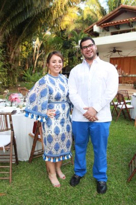 Andrea Handal y Roberto Álvarez firman acta de boda civil