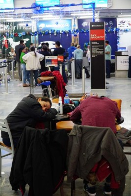 El calvario de los pasajeros: 'No me querían dejar pasar ni a pie”