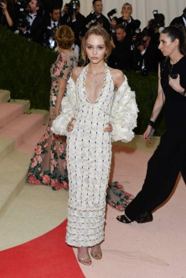 NEW YORK, NY - MAY 02: Actress Lily-Rose Depp attends the 'Manus x Machina: Fashion in an Age of Technology' Costume Institute Gala at the Metropolitan Museum of Art on May 2, 2016 in New York City. (Photo by George Pimentel/WireImage)