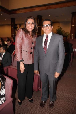 Ricardo Agurcia Fasquelle recibe premio del BCH