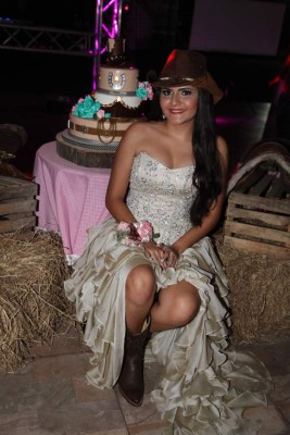 Quince años de María José López Lanza