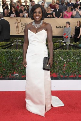 Fiesta de bordados, piedras y lentejuelas