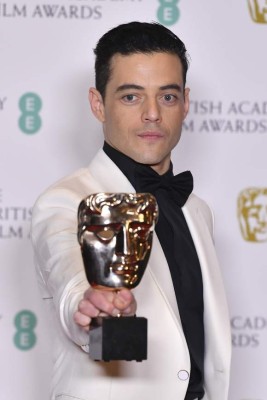 US actor Rami Malek poses with the award for a Leading Actor for his work on the film 'Bohemian Rhapsody' at the BAFTA British Academy Film Awards at the Royal Albert Hall in London on February 10, 2019. (Photo by Ben STANSALL / AFP)