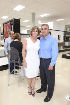 Exposición de pinturas en Ferretería Monterroso