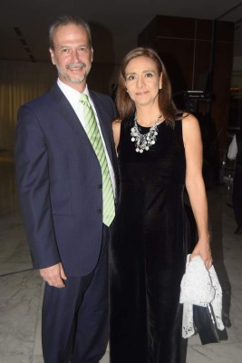 Boda civil de Sophie Andonie y Roberto Facussé