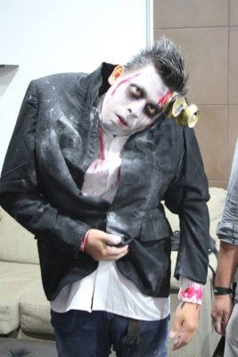 El hondureño de los mil oficios causa horror con su arte