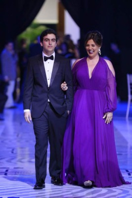 Espectacular fiesta de gala de la Escuela Internacional Sampedrana