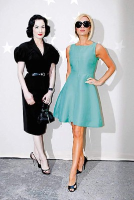 Acude a inauguración de tienda de Cavalli