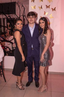 Samantha Fernández, David Travis y Carla Reyes.