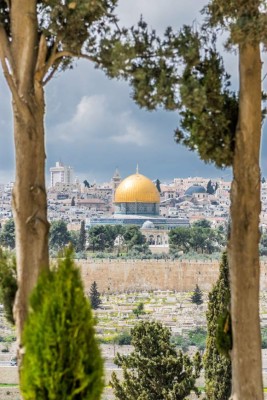 Dome of rocks in focus