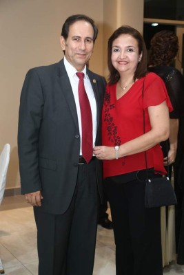 El Club Rotario San Pedro Sula celebra la entrega del Pin Paul Harris