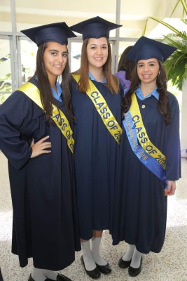 Histórica y solemne fue la graduación de la EIS