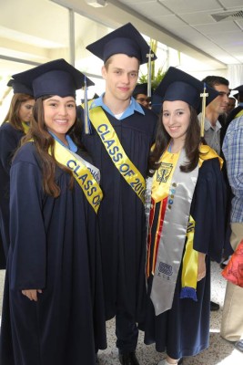 Histórica y solemne fue la graduación de la EIS