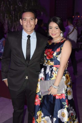 Noche elegante para Melanie Alejandra Turcios