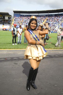 Bellezas que arrancaron suspiros en los desfiles patrios