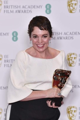 British actress Olivia Colman poses with the award for a Leading Actress for her work on the film 'The Favourite' at the BAFTA British Academy Film Awards at the Royal Albert Hall in London on February 10, 2019. (Photo by Ben STANSALL / AFP)