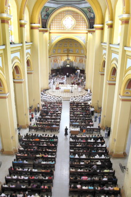 Fieles viven miércoles lleno de oración y perdón