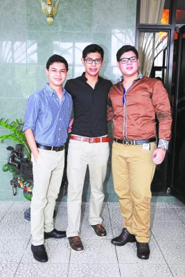 Emoción por el último año de secundaria