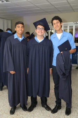 Histórica y solemne fue la graduación de la EIS