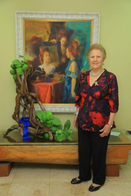 El club de jardinería de la ciudad se reune