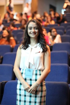 Con anécdotas y experiencias, empresarios motivan a jóvenes