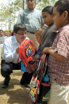 Les cumplen a huérfanos de 'Vuelo del Ángel”