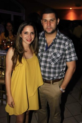 Estefanía Marinakys y Juan Carlos Guzman se casan el sábado