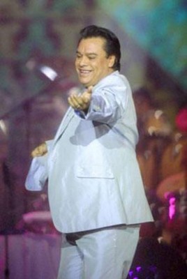 Juan Gabriel enfureció a jefe de cartel de Cali con beso, según libro