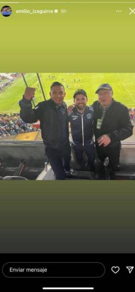 Emilio Izaguirre compartió su fotografía con el directivo Eddy Atala desde el palco del Estadio Hidalgo. El exjugador de Motagua siempre confió en la hazaña de su equipo.