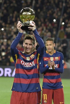 Messi ofrece su quinto Balón de Oro al Camp Nou