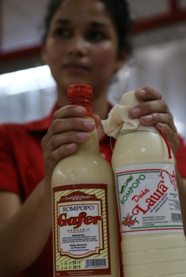 Promueven productos de temporada navideña en feria del regalo arte y sabor