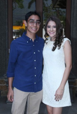 Bachilleres de la Fountain of Light se reúnen