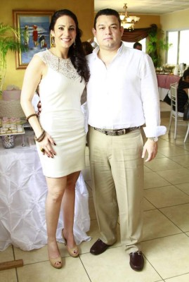 Marianne Castillo recibe el sacramento del bautismo