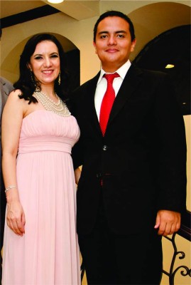 Karla Álvarez y Lisandro Vallecillo.