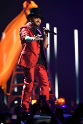 Maluma y J Balvin brillan en los Premios Juventud
